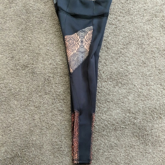 Uintah Standard | S Print Legging w/ Pockets - Picture 3 of 3